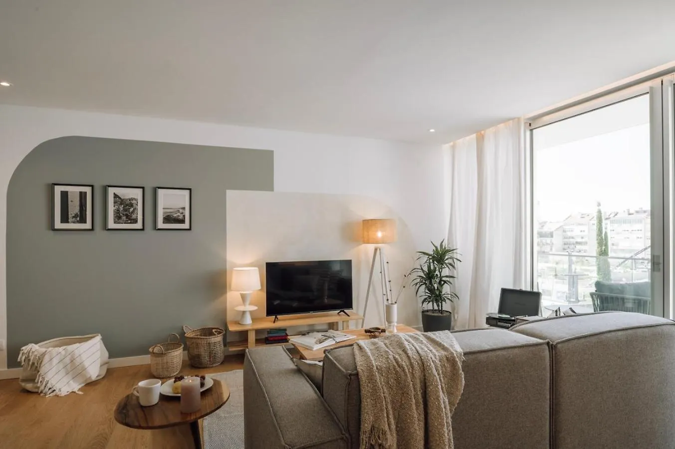 アパート Sabaudia - 2 Bedrooms And Balcony In Alvalade リスボン ポルトガル